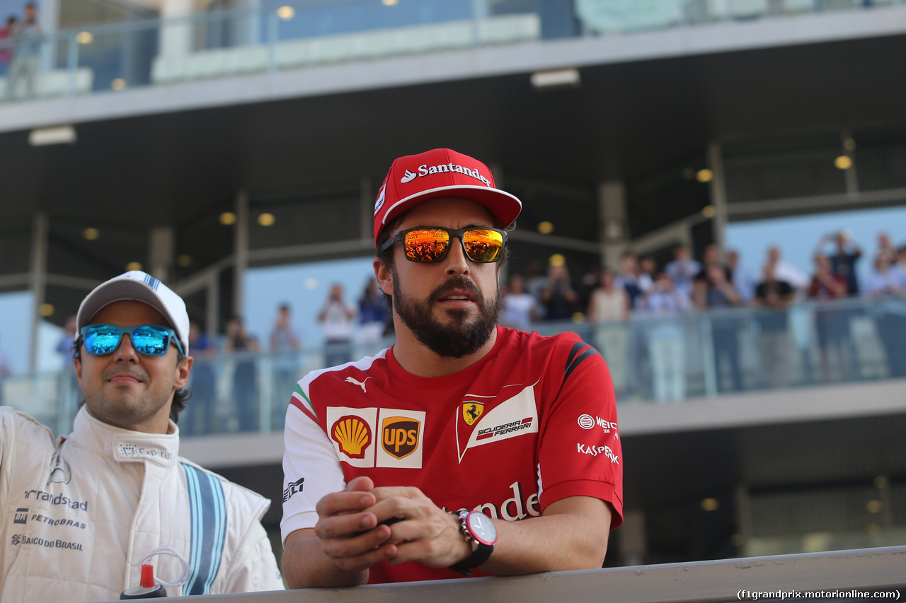 GP ABU DHABI, 23.11.2014- Felipe Massa (BRA) Williams F1 Team FW36 e Fernando Alonso (ESP) Ferrari F14-T