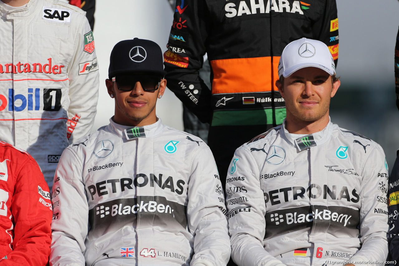 GP ABU DHABI, 23.11.2014- Lewis Hamilton (GBR) Mercedes AMG F1 W05 e Nico Rosberg (GER) Mercedes AMG F1 W05