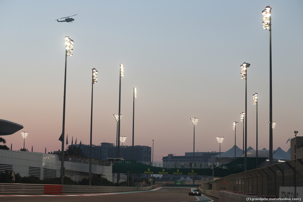 GP ABU DHABI, 23.11.2014- Gara, Lewis Hamilton (GBR) Mercedes AMG F1 W05