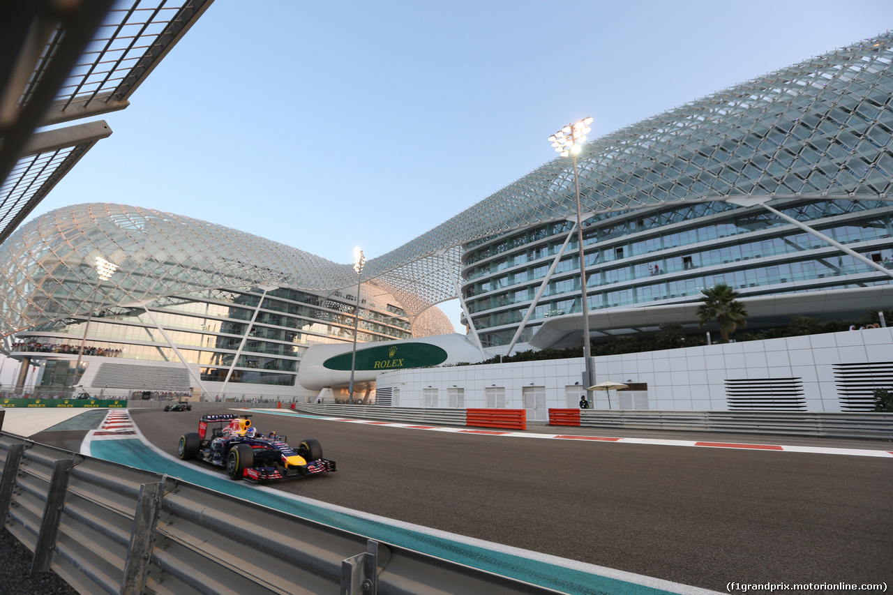 GP ABU DHABI, 23.11.2014- Gara, Sebastian Vettel (GER) Red Bull Racing RB10