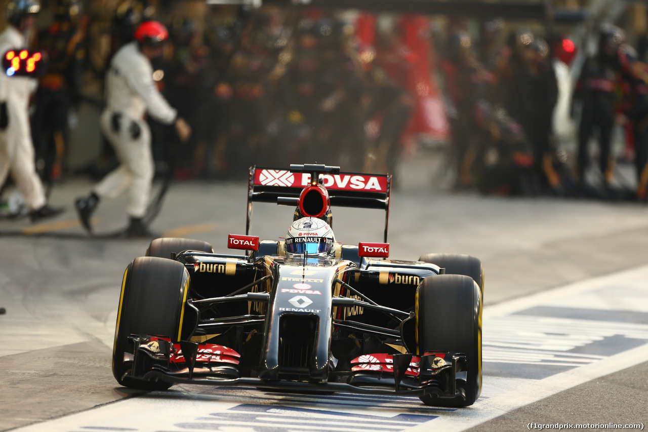 GP ABU DHABI, 23.11.2014- Gara, Pit stop, Romain Grosjean (FRA) Lotus F1 Team E22