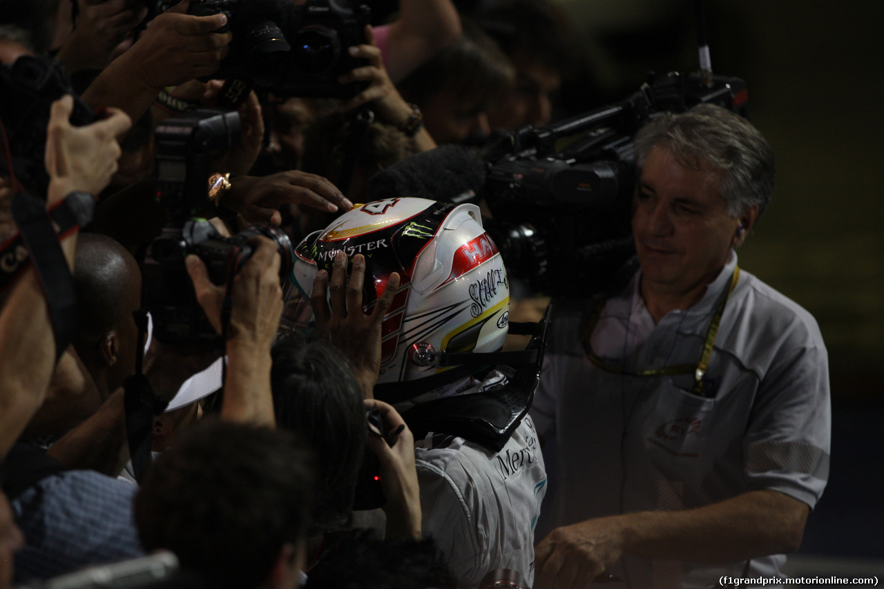 GP ABU DHABI, 23.11.2014- Gara, Lewis Hamilton (GBR) Mercedes AMG F1 W05 vincitore e F1 Champion 2014