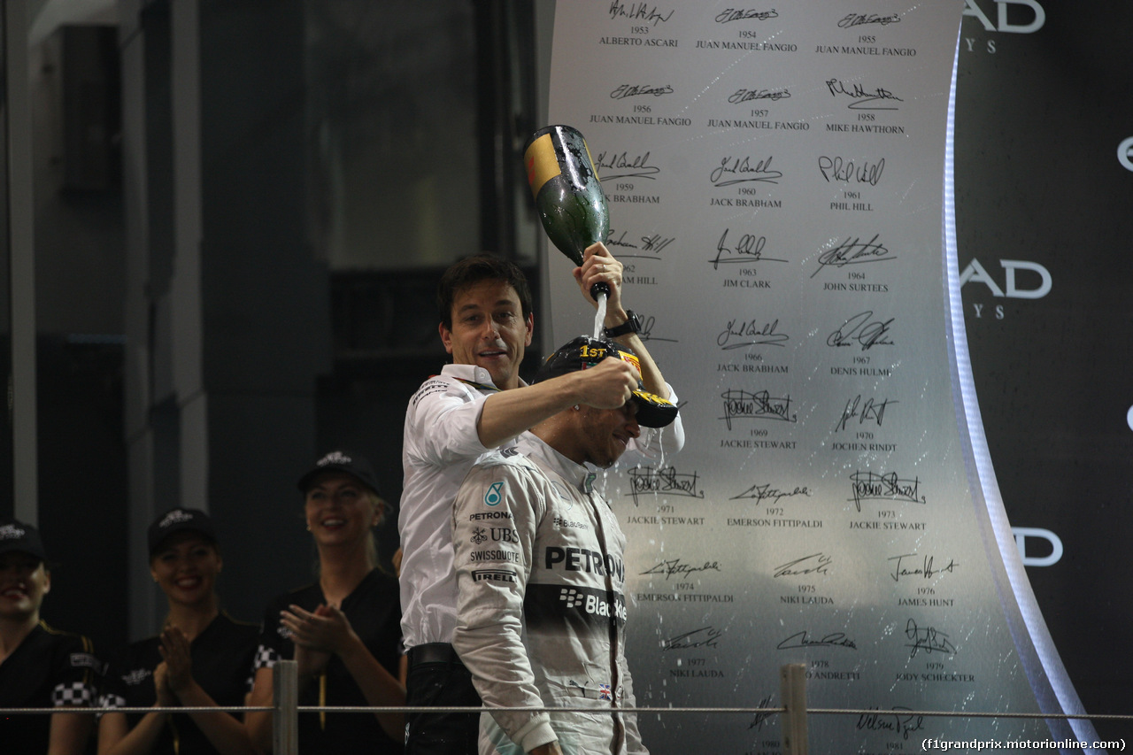 GP ABU DHABI, 23.11.2014- Gara, Lewis Hamilton (GBR) Mercedes AMG F1 W05 vincitore e Champion F1 2014, secondo Felipe Massa (BRA) Williams F1 Team FW36 e terzo Valtteri Bottas (FIN) Williams F1 Team FW36