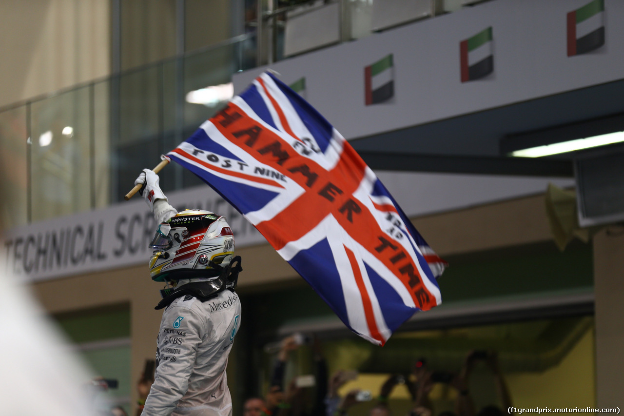 GP ABU DHABI, 23.11.2014- Gara, Lewis Hamilton (GBR) Mercedes AMG F1 W05 vincitore e Champion F1 2014