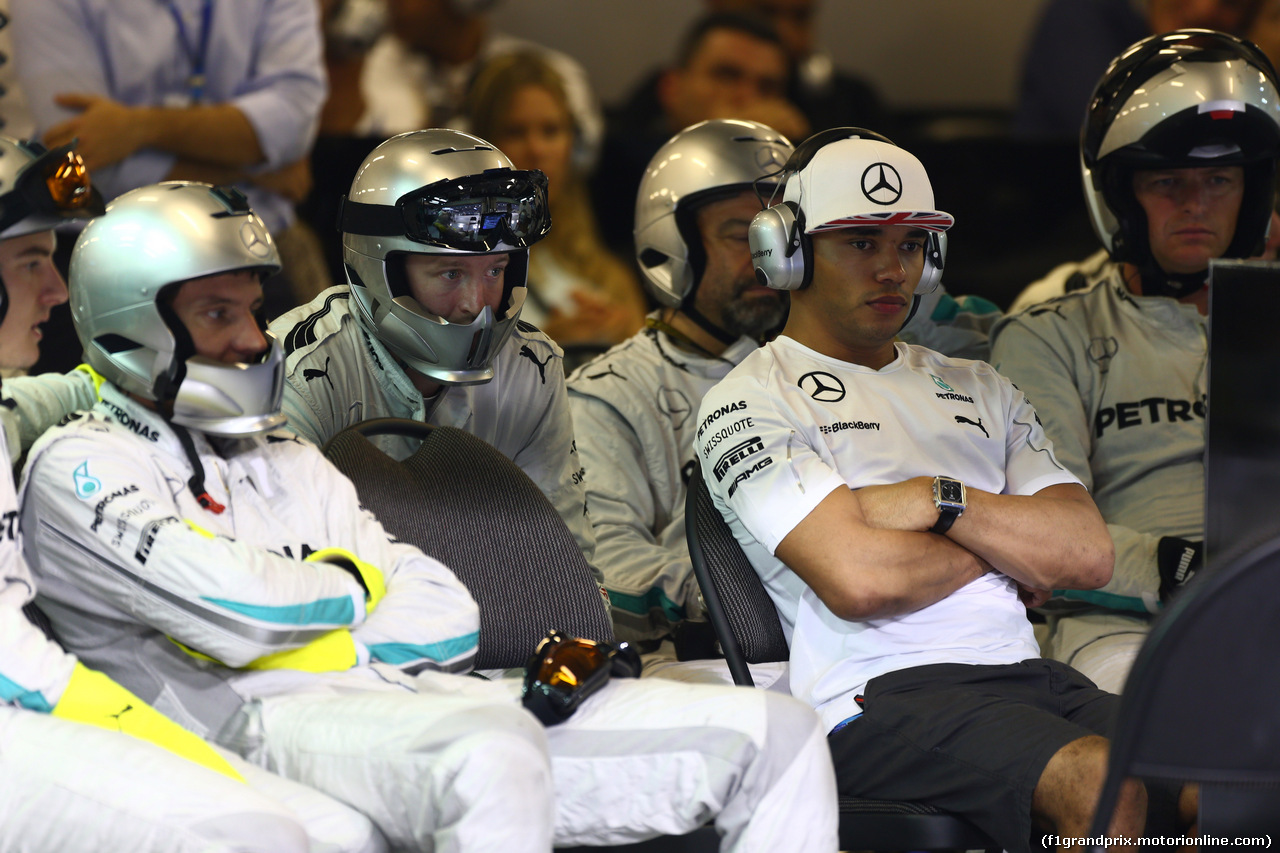 GP ABU DHABI, 23.11.2014- Gara, Nicolas Hamilton, brother of Lewis Hamilton (GBR) Mercedes AMG F1 W05 e Mercedes meccanici