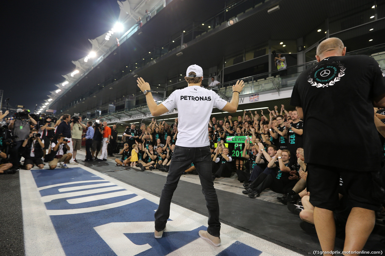 GP ABU DHABI, 23.11.2014- Gara, Festeggiamenti, secondo Nico Rosberg (GER) Mercedes AMG F1 W05