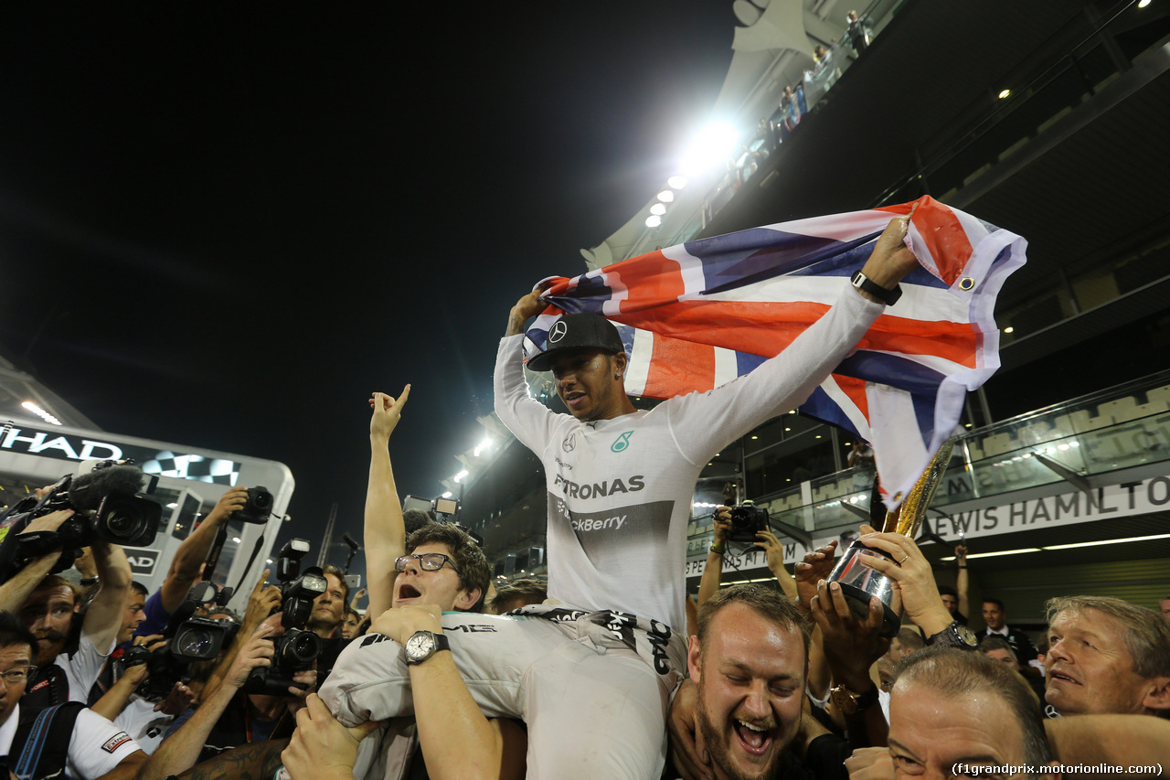 GP ABU DHABI, 23.11.2014- Gara, Festeggiamenti, Lewis Hamilton (GBR) Mercedes AMG F1 W05 F1 World Champion 2014 e secondo Nico Rosberg (GER) Mercedes AMG F1 W05