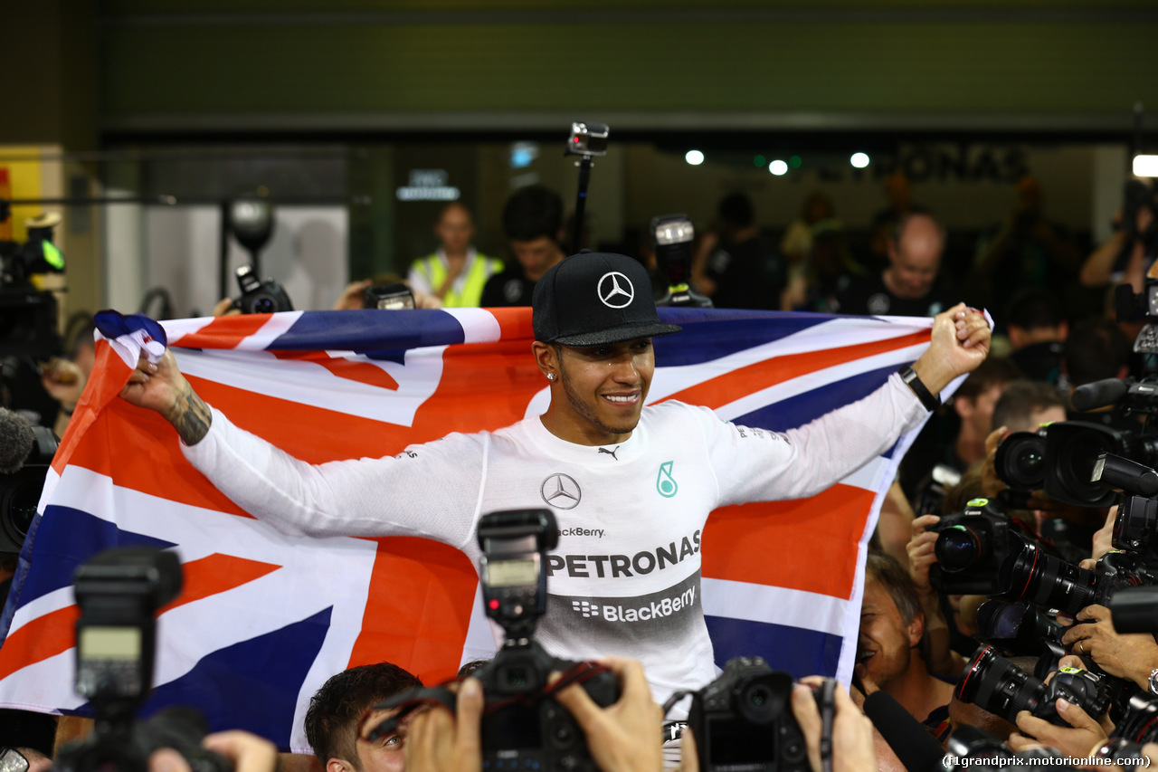 GP ABU DHABI, 23.11.2014- Gara, Festeggiamenti, Lewis Hamilton (GBR) Mercedes AMG F1 W05 F1 World Champion 2014 e secondo Nico Rosberg (GER) Mercedes AMG F1 W05