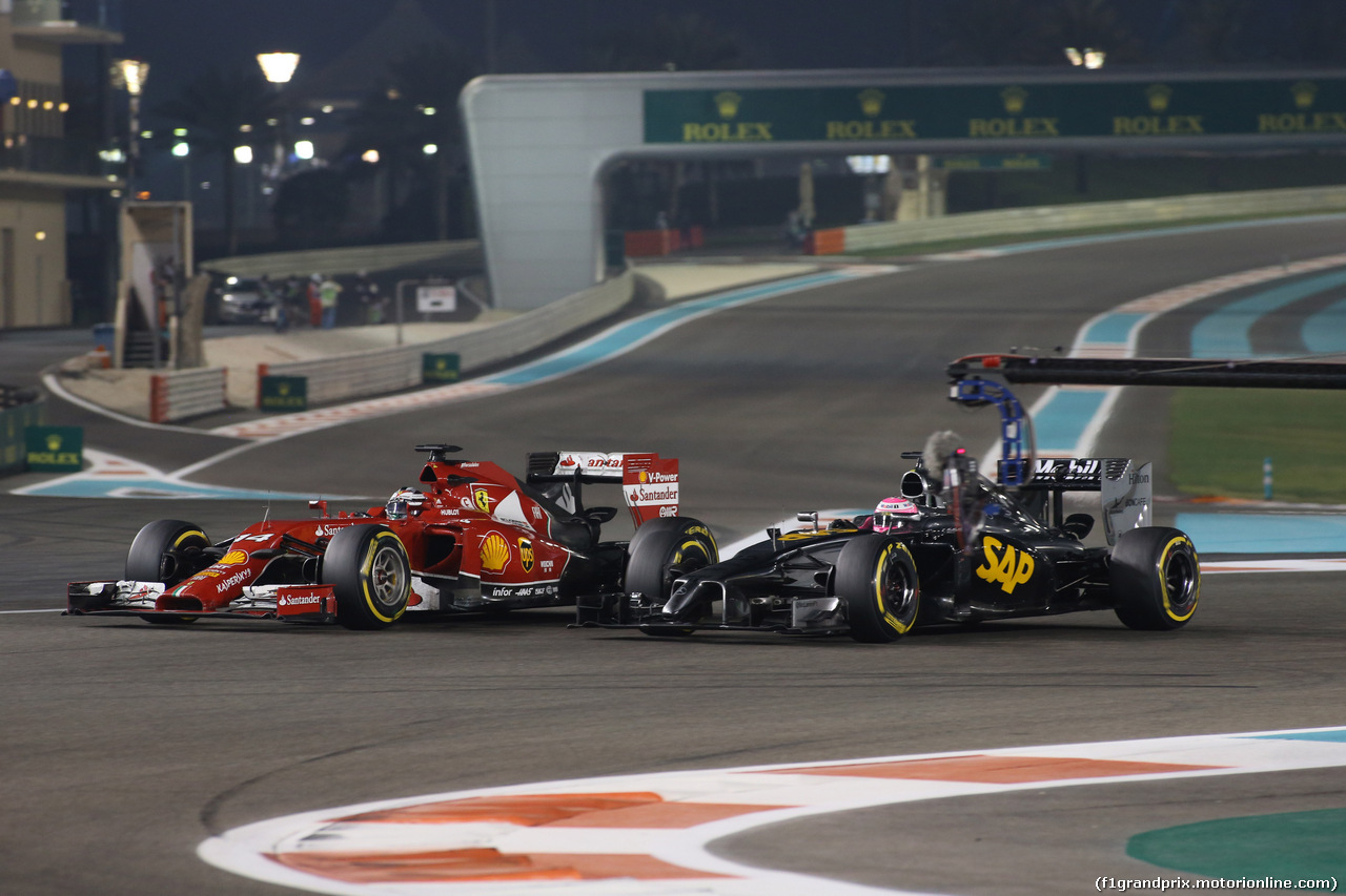 GP ABU DHABI, 23.11.2014- Gara, Fernando Alonso (ESP) Ferrari F14-T e Jenson Button (GBR) McLaren Mercedes MP4-29