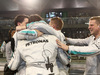 GP ABU DHABI, 23.11.2014- Gara, Mechanics Mercedes celebrates the victory of Lewis Hamilton (GBR) Mercedes AMG F1 W05