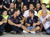 GP ABU DHABI, 23.11.2014- Gara, Sebastian Vettel (GER) Red Bull Racing RB10 e the Red Bull Team