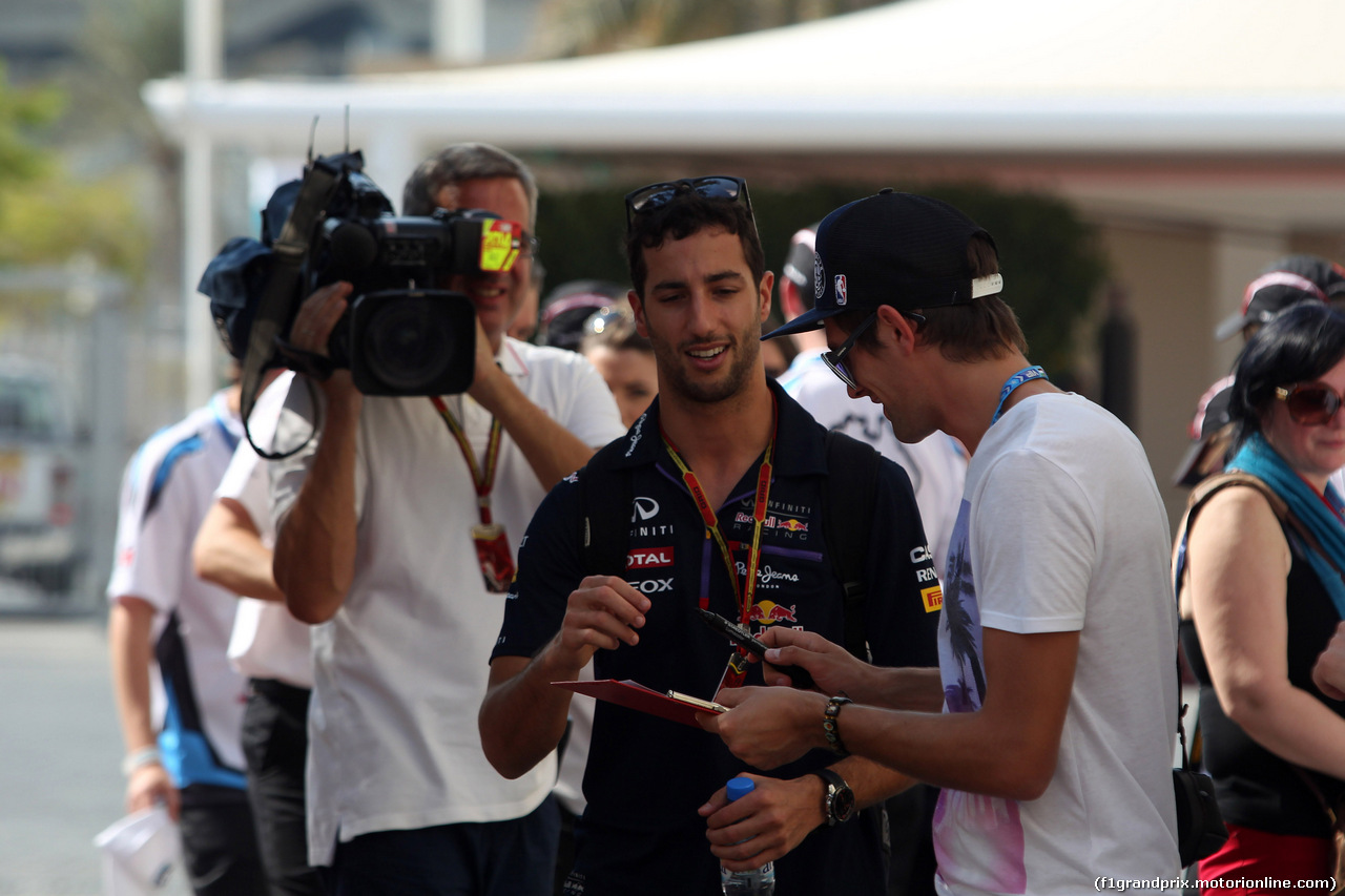 GP ABU DHABI, 20.11.2014 - Daniel Ricciardo (AUS) Red Bull Racing RB10