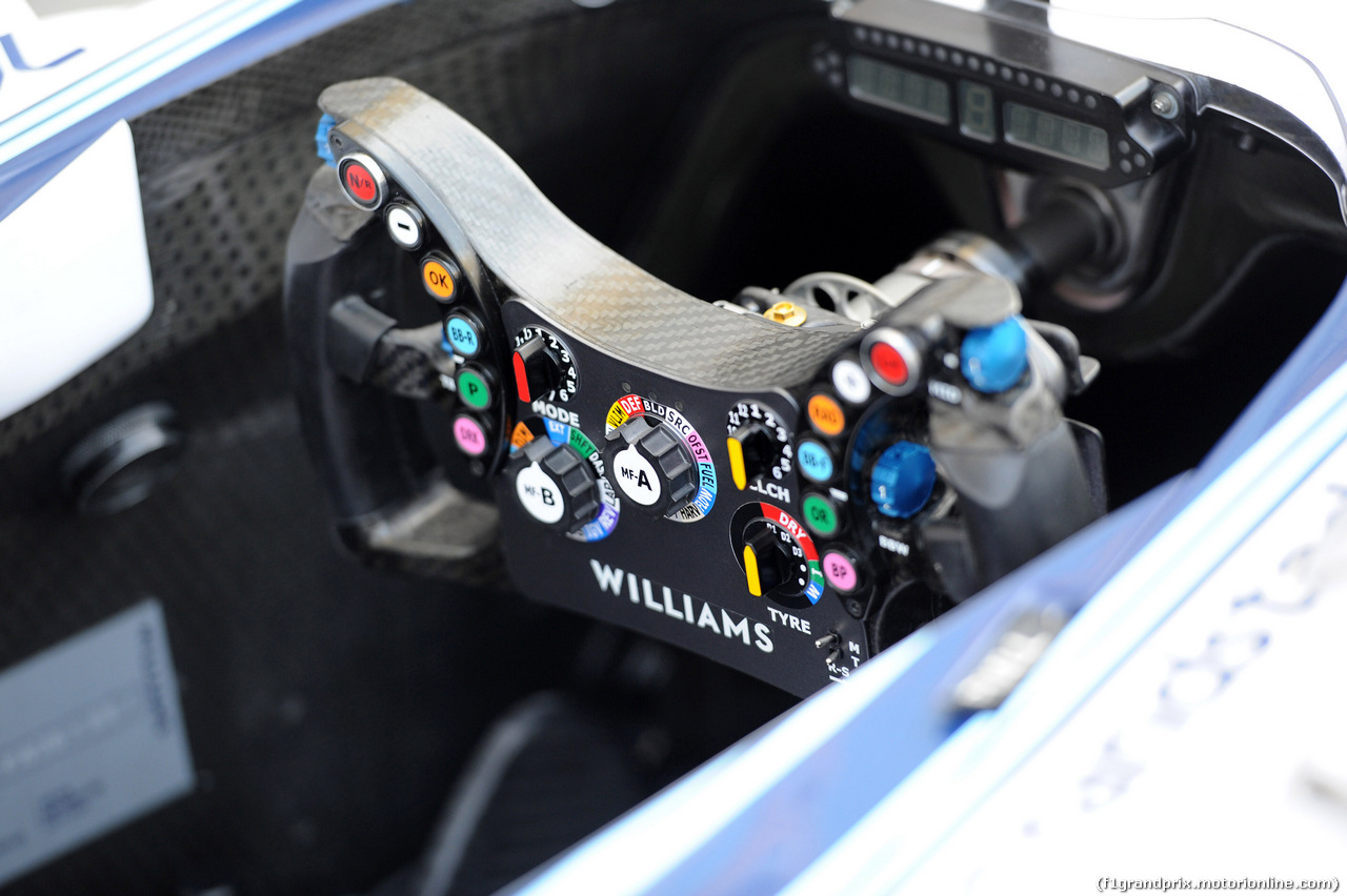 GP ABU DHABI, 20.11.14- The Williams steering wheel