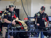 GP ABU DHABI, 20.11.2014 - Romain Grosjean (FRA) Lotus F1 Team E22 e Pastor Maldonado (VEN) Lotus F1 Team E22