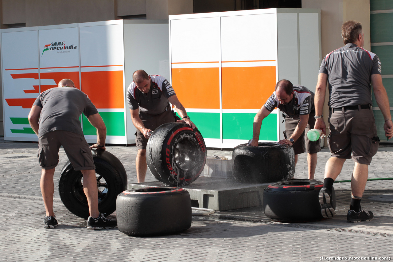 GP ABU DHABI, 22.1.2014 - Free practice 3, Pirelli tyres