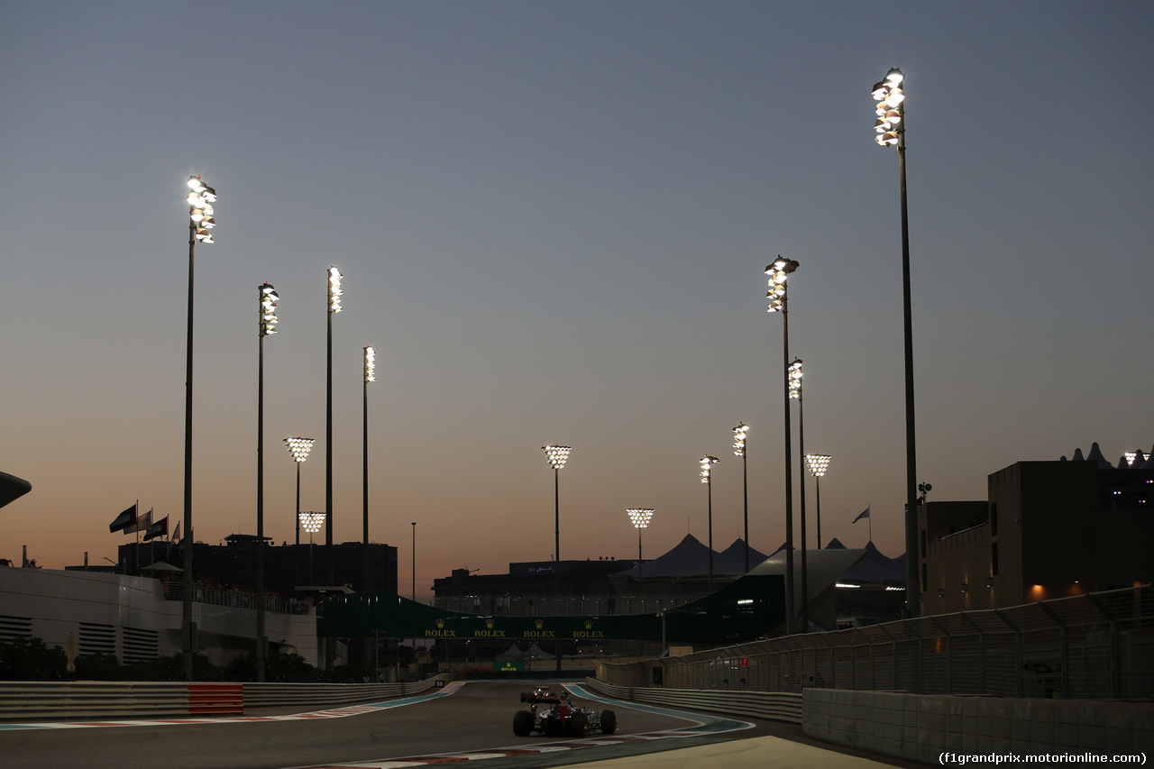 GP ABU DHABI, 22.11.2014 - Qualifiche, Daniil Kvyat (RUS) Scuderia Toro Rosso STR9