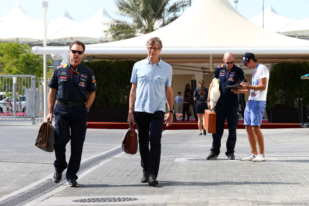 GP ABU DHABI, 21.11.2014 - (L) Christian Horner (GBR), Red Bull Racing, Sporting Director