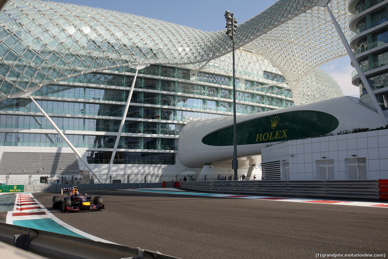 GP ABU DHABI, 21.11.2014 - Prove Libere 1, Daniel Ricciardo (AUS) Red Bull Racing RB10