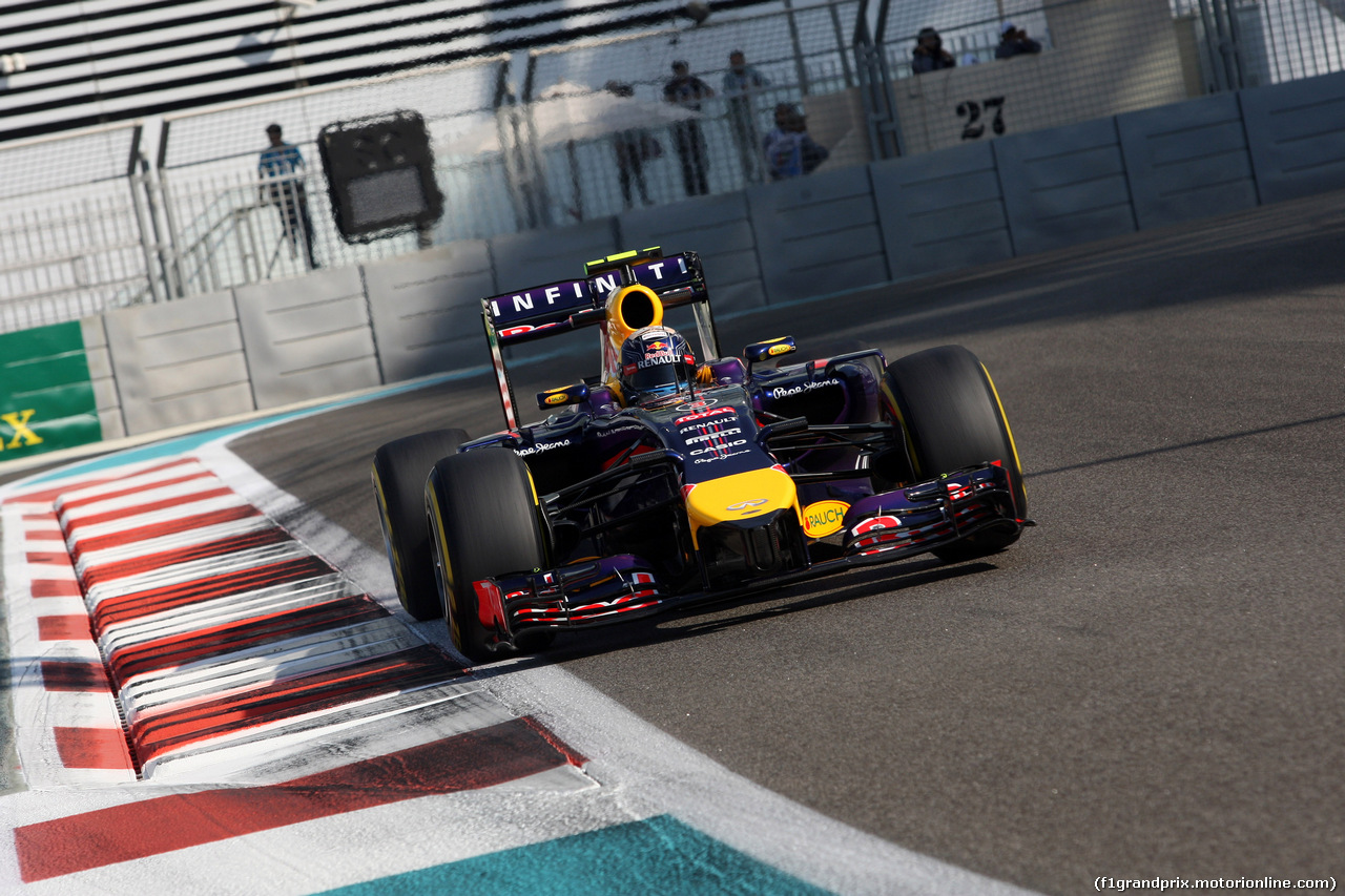 GP ABU DHABI, 21.11.2014 - Prove Libere 1, Daniel Ricciardo (AUS) Red Bull Racing RB10