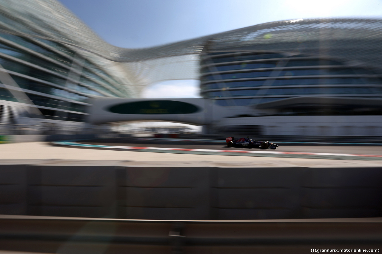 GP ABU DHABI, 21.11.2014 - Prove Libere 1, Daniil Kvyat (RUS) Scuderia Toro Rosso STR9