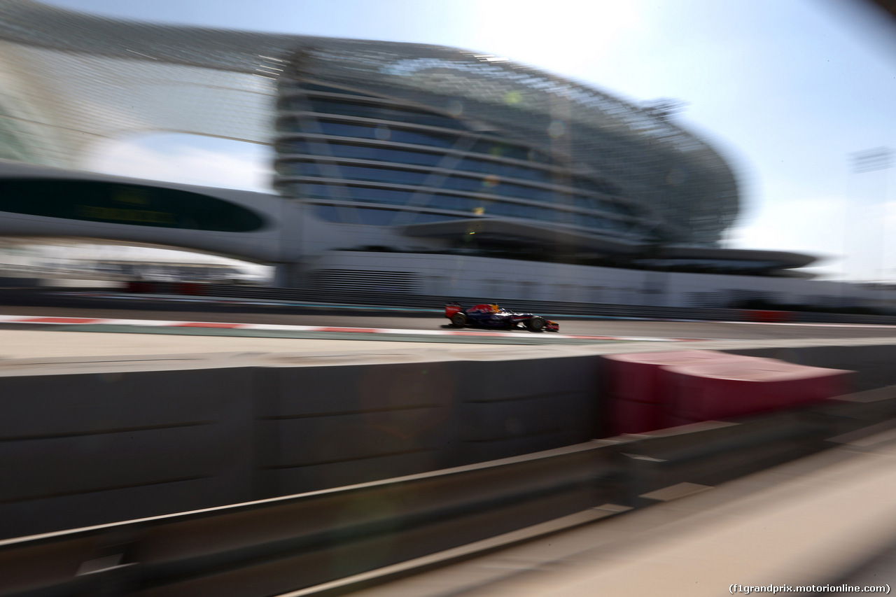 GP ABU DHABI, 21.11.2014 - Prove Libere 1, Sebastian Vettel (GER) Red Bull Racing RB10