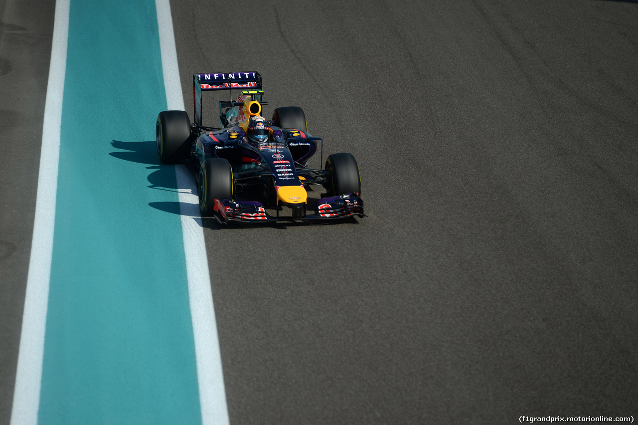 GP ABU DHABI, 21.11.2014 - Prove Libere 1, Daniel Ricciardo (AUS) Red Bull Racing RB10
