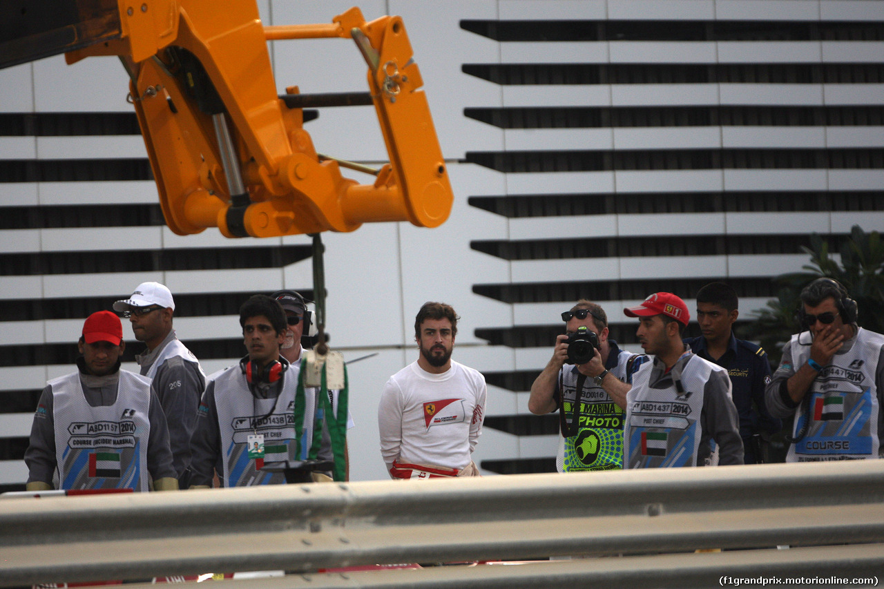 GP ABU DHABI, 21.11.2014 - Prove Libere 2, Fernando Alonso (ESP) Ferrari F14-T retires from the Prove Libere