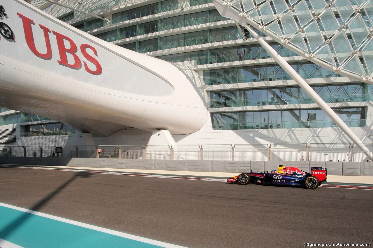 GP ABU DHABI, 21.11.2014 - Prove Libere 1, Sebastian Vettel (GER) Red Bull Racing RB10
