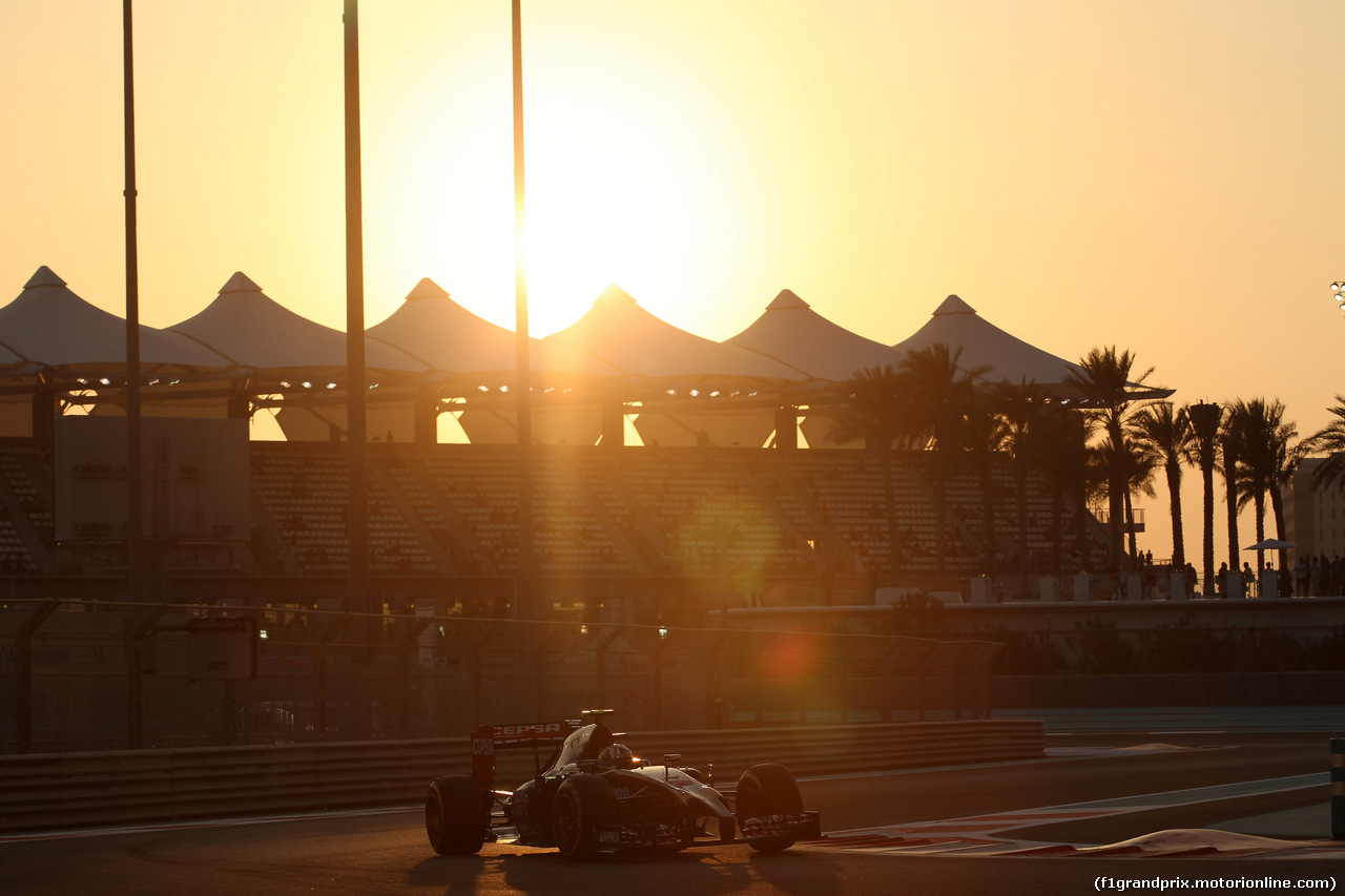 GP ABU DHABI, 21.11.2014 - Prove Libere 2, Romain Grosjean (FRA) Lotus F1 Team E22