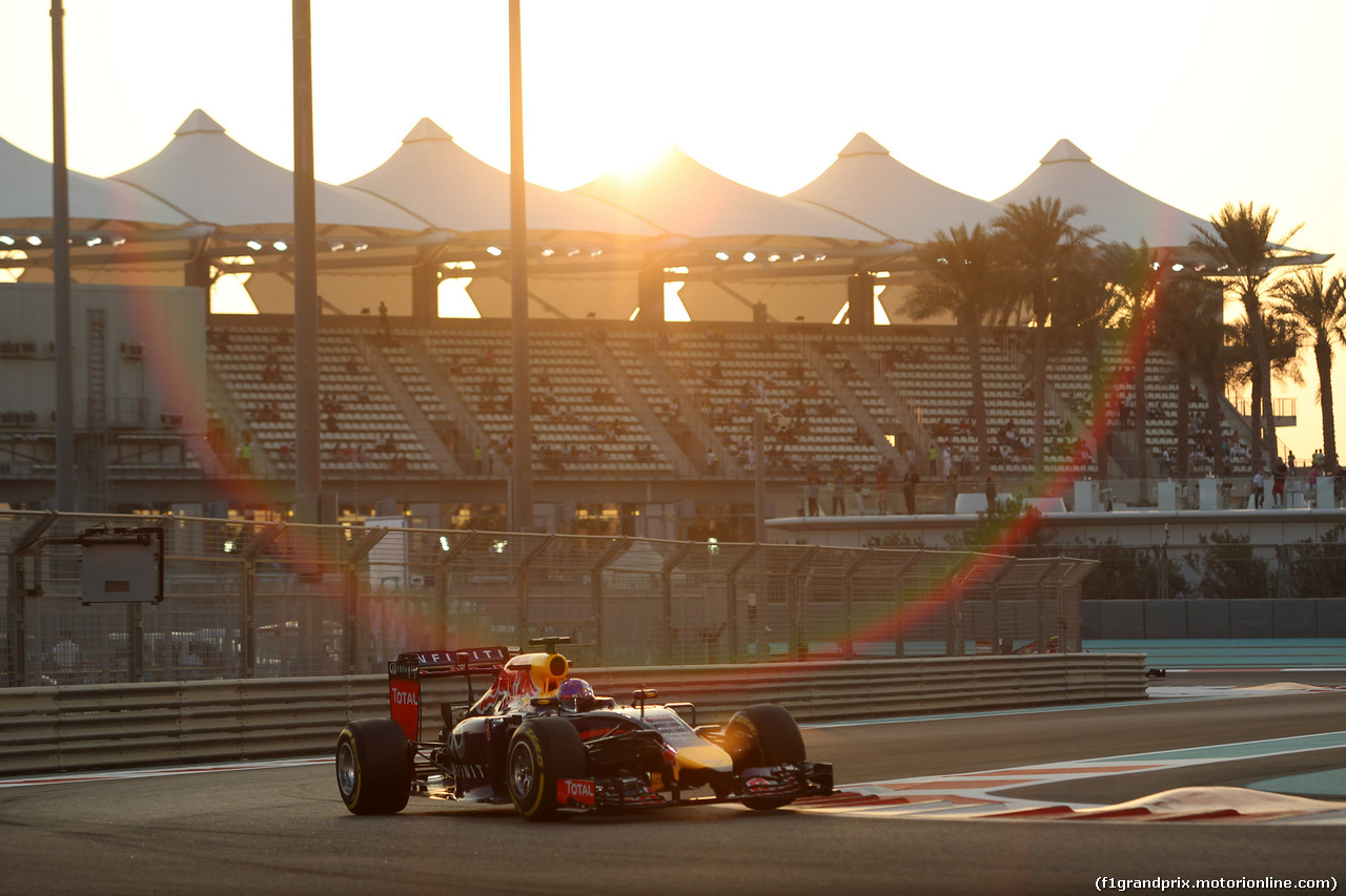 GP ABU DHABI, 21.11.2014 - Prove Libere 2, Daniel Ricciardo (AUS) Red Bull Racing RB10