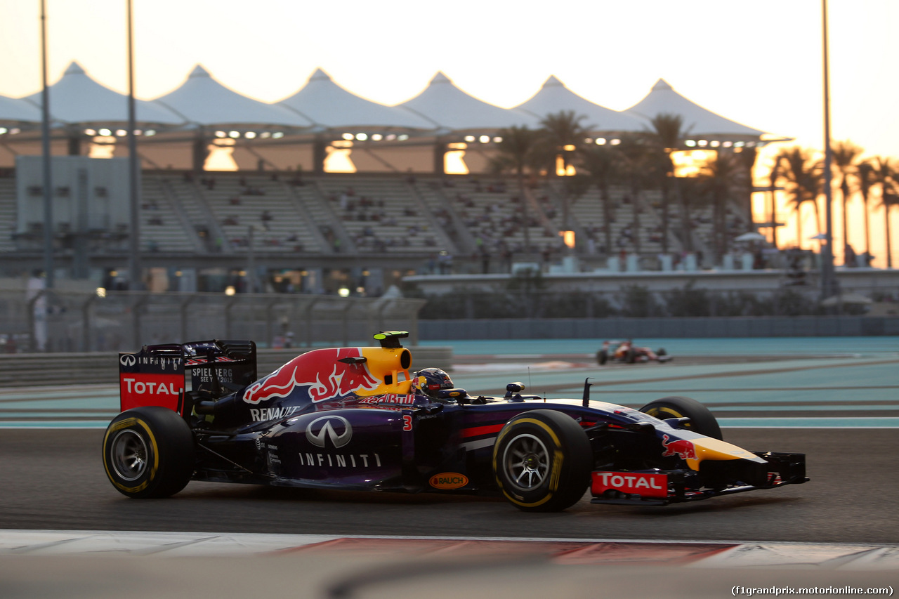GP ABU DHABI, 21.11.2014 - Prove Libere 2, Daniel Ricciardo (AUS) Red Bull Racing RB10