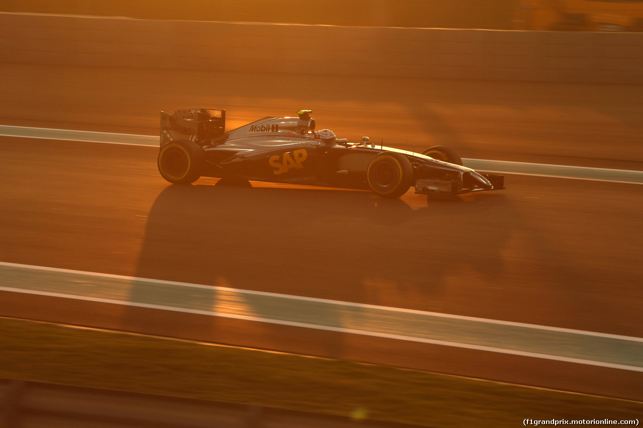 GP ABU DHABI, 21.11.2014 - Prove Libere 2, Kevin Magnussen (DEN) McLaren Mercedes MP4-29
