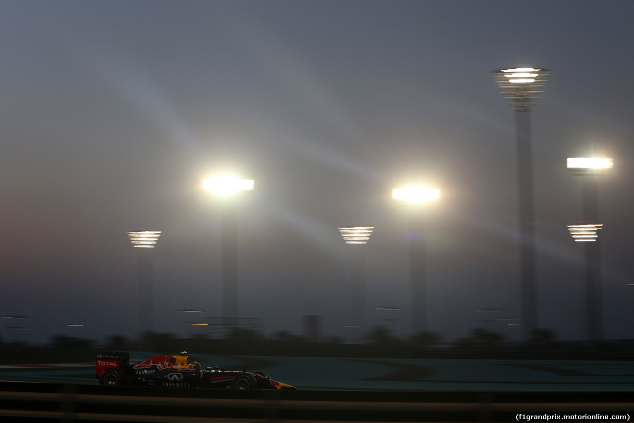GP ABU DHABI, 21.11.2014 - Prove Libere 2, Daniel Ricciardo (AUS) Red Bull Racing RB10