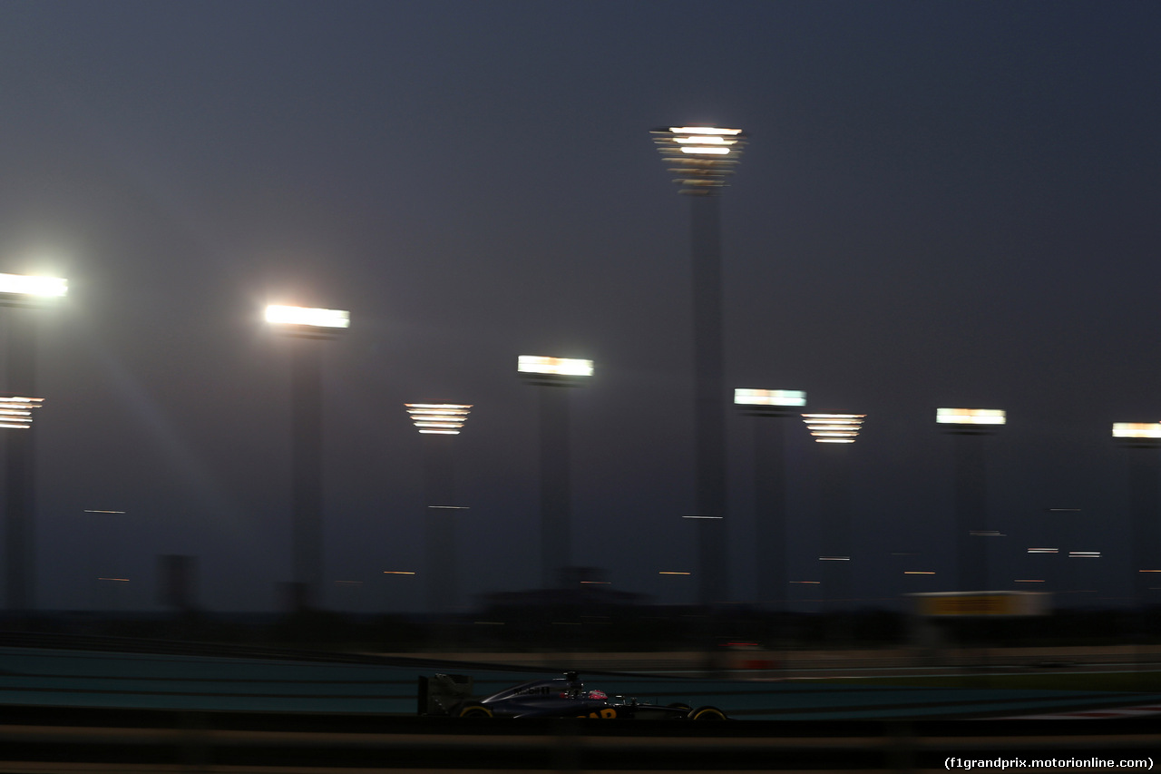 GP ABU DHABI, 21.11.2014 - Prove Libere 2, Jenson Button (GBR) McLaren Mercedes MP4-29