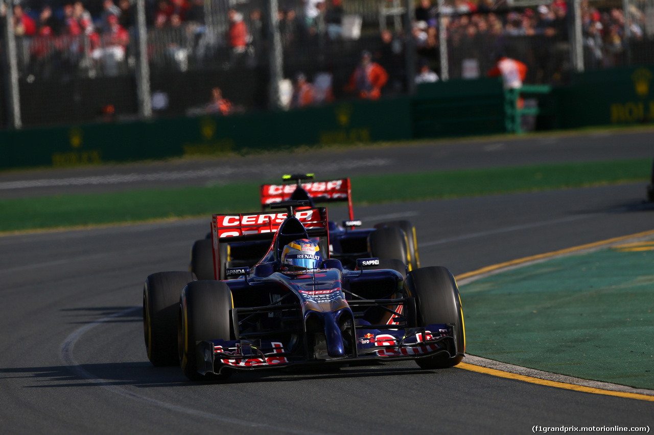 GP AUSTRALIA, 16.03.2014- Gara, Jean-Eric Vergne (FRA) Scuderia Toro Rosso STR9 davanti a Daniil Kvyat (RUS) Scuderia Toro Rosso STR9