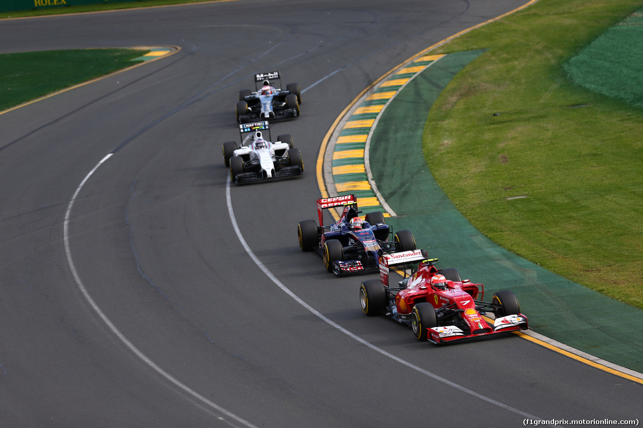 GP AUSTRALIA, 16.03.2014- Gara, Kimi Raikkonen (FIN) Ferrari F14-T davanti a Daniil Kvyat (RUS) Scuderia Toro Rosso STR9