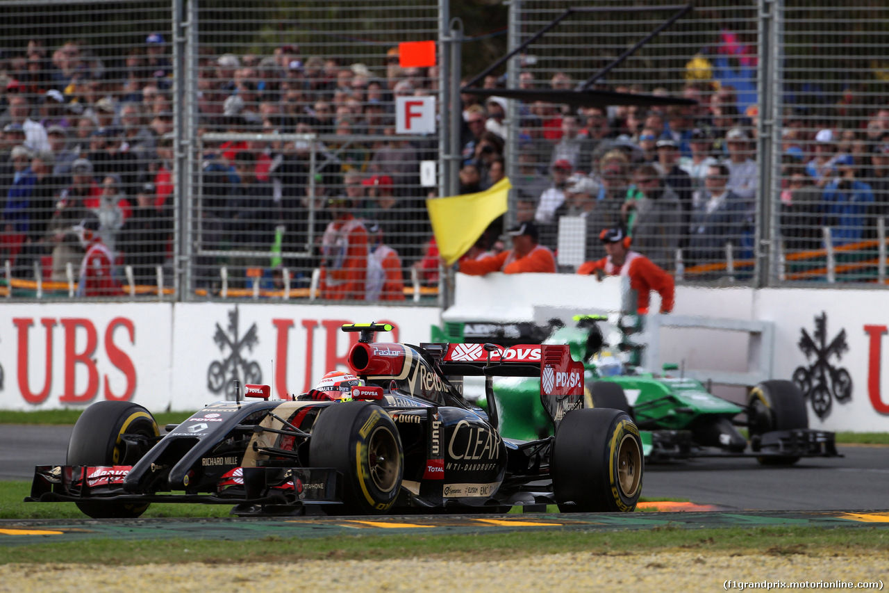 GP AUSTRALIA, 16.03.2014- Gara, Pastor Maldonado (VEN) Lotus F1 Team E22 davanti a Marcus Ericsson (SUE) Caterham F1 Team CT-04
