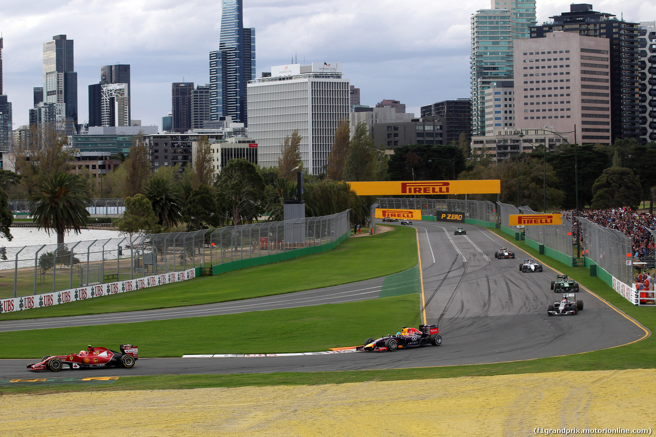 GP AUSTRALIA, 16.03.2014- Gara, Fernando Alonso (ESP) Ferrari F14-T davanti a Sebastian Vettel (GER) Red Bull Racing RB10
