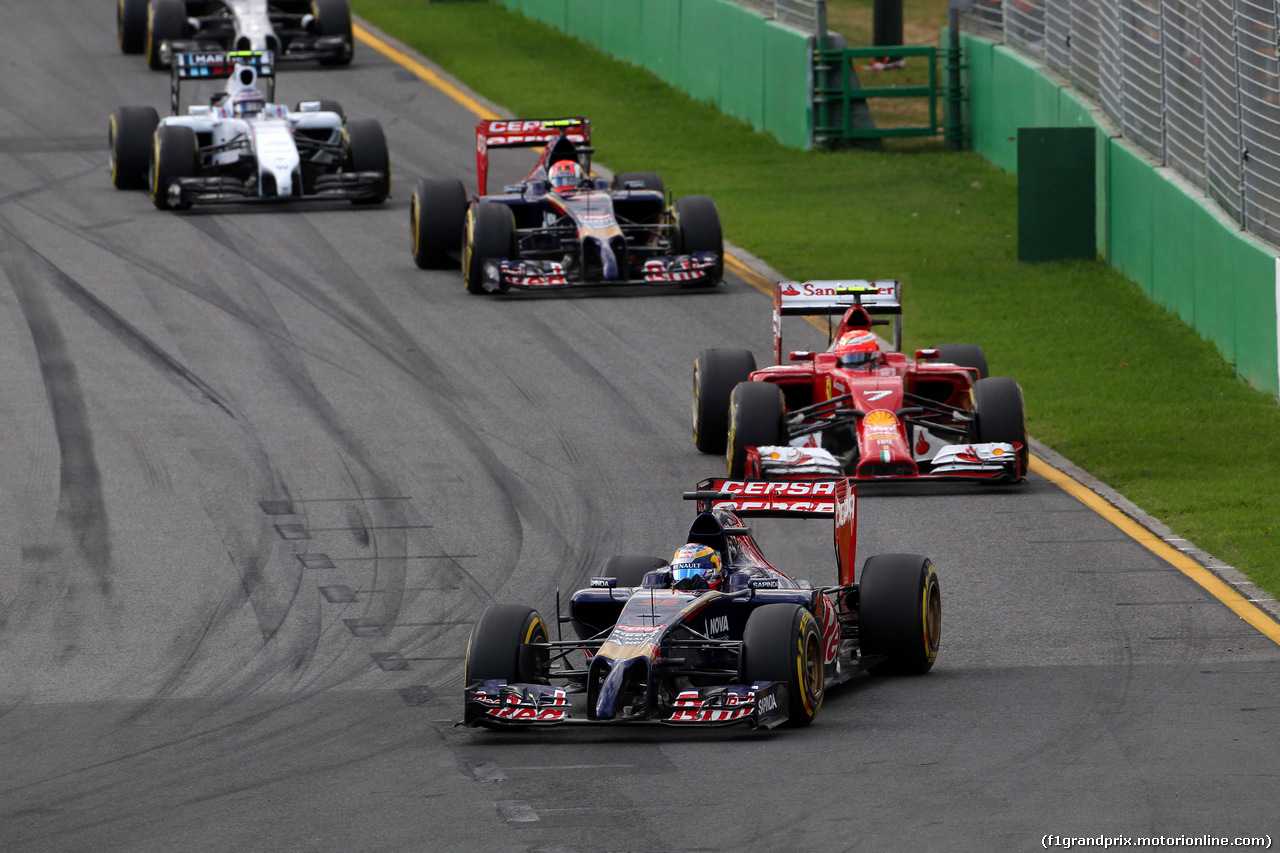 GP AUSTRALIA, 16.03.2014- Gara, Jean-Eric Vergne (FRA) Scuderia Toro Rosso STR9 davanti a Kimi Raikkonen (FIN) Ferrari F14-T