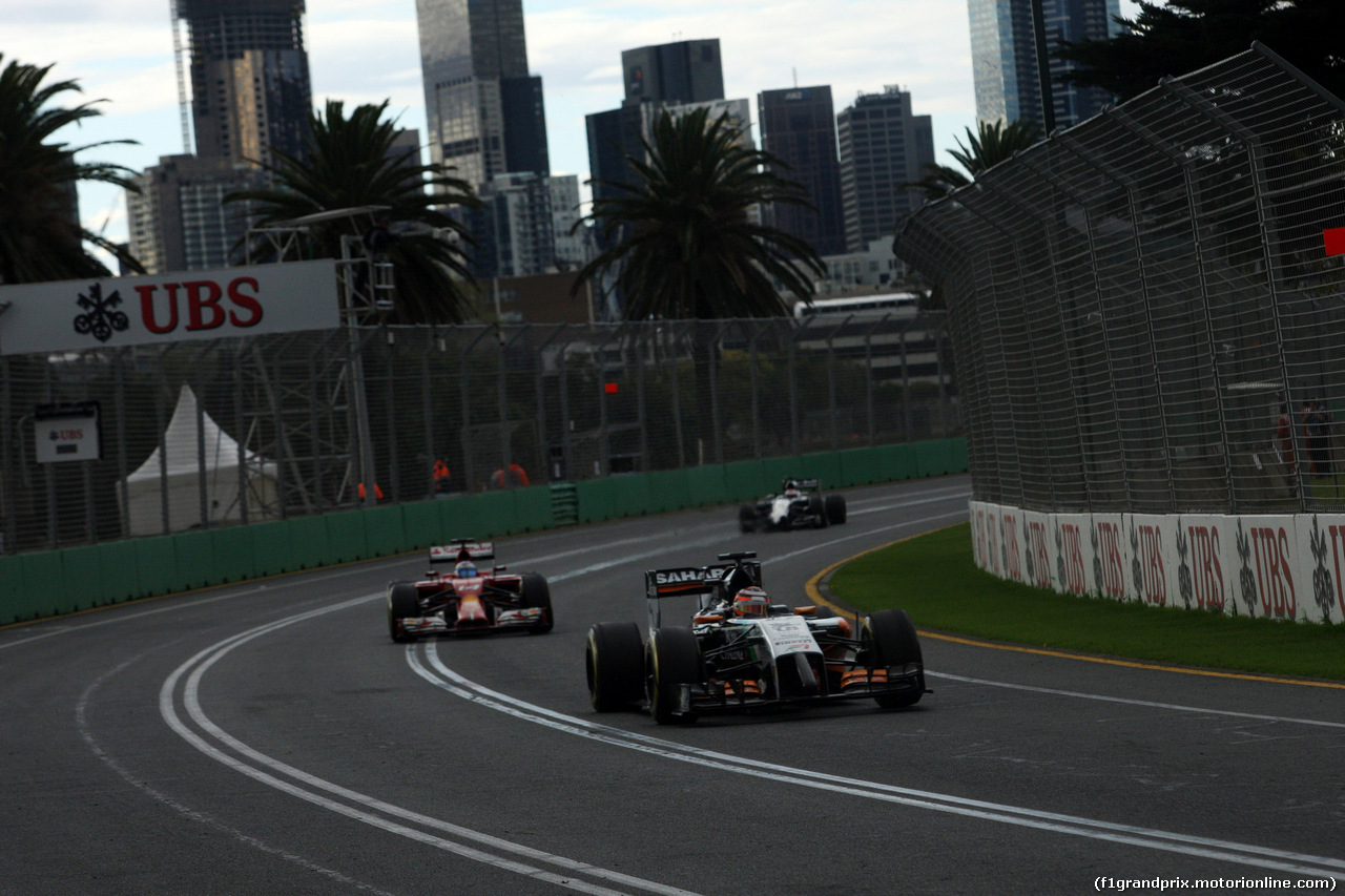 GP AUSTRALIA, 16.03.2014- Gara, Nico Hulkenberg (GER) Sahara Force India F1 VJM07 davanti a Fernando Alonso (ESP) Ferrari F14-T