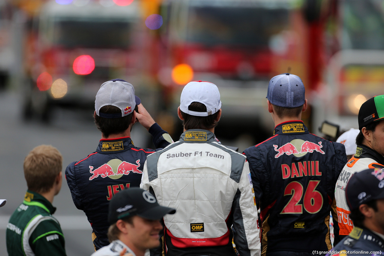 GP AUSTRALIA, 16.03.2014- Daniel Ricciardo (AUS) Red Bull Racing RB10, Esteban Gutierrez (MEX), Sauber F1 Team C33 e Daniil Kvyat (RUS) Scuderia Toro Rosso STR9