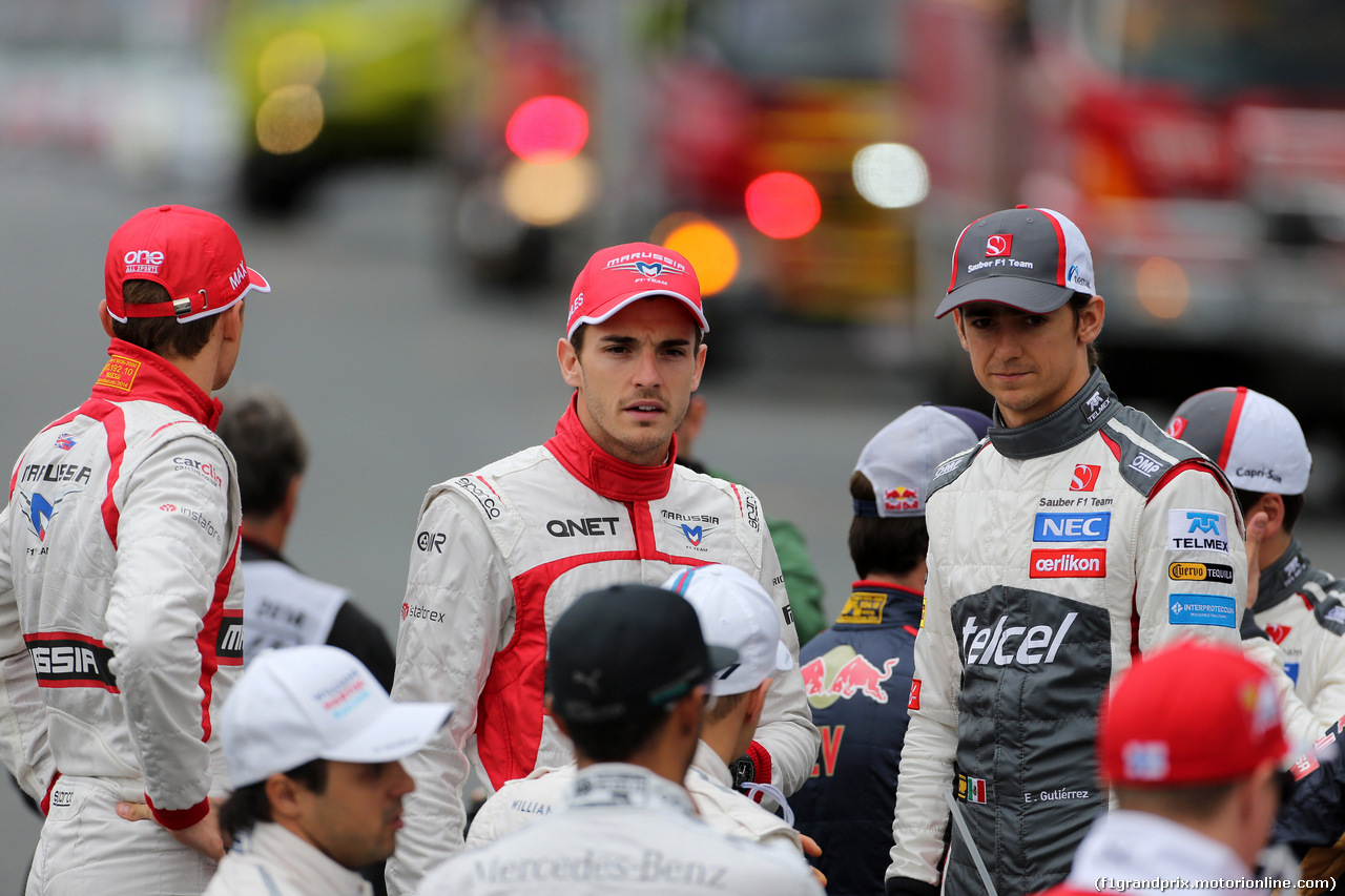 GP AUSTRALIA, 16.03.2014- Jules Bianchi (FRA) Marussia F1 Team MR03 e Esteban Gutierrez (MEX), Sauber F1 Team C33
