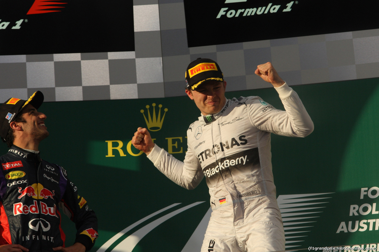 GP AUSTRALIA, 16.03.2014- Gara, 1st position Nico Rosberg (GER) Mercedes AMG F1 W05 e secondo Daniel Ricciardo (AUS) Red Bull Racing RB10