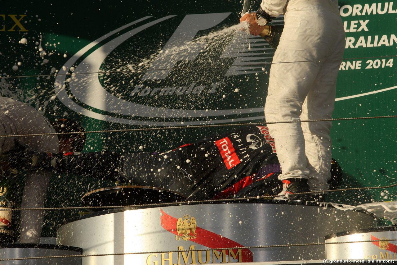 GP AUSTRALIA, 16.03.2014- Gara, 1st position Nico Rosberg (GER) Mercedes AMG F1 W05, secondo Daniel Ricciardo (AUS) Red Bull Racing RB10 e terzo Kevin Magnussen (DEN) McLaren Mercedes MP4-29