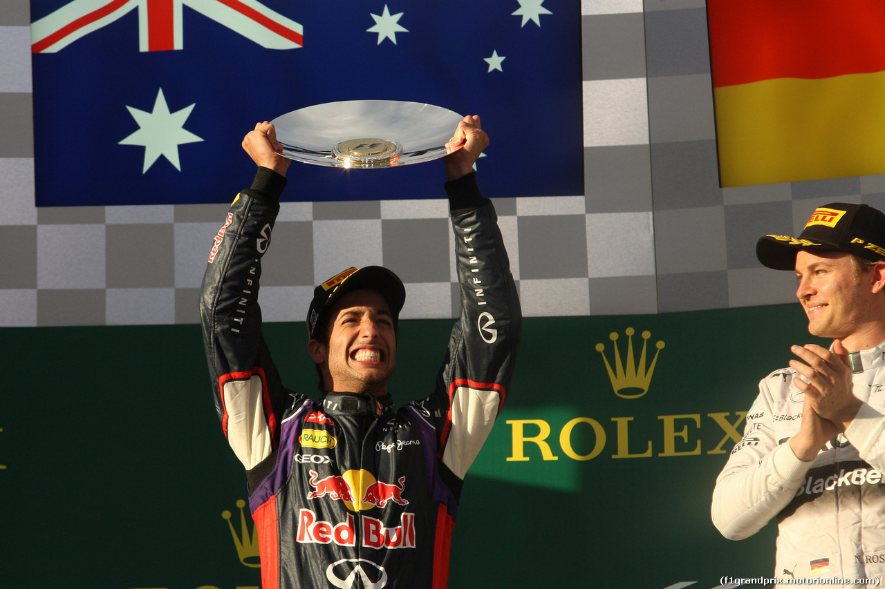 GP AUSTRALIA, 16.03.2014- Gara, secondo Daniel Ricciardo (AUS) Red Bull Racing RB10 e Nico Rosberg (GER) Mercedes AMG F1 W05 vincitore