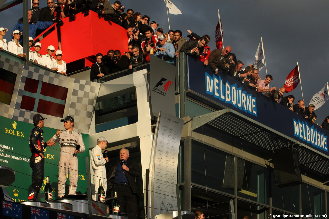 GP AUSTRALIA, 16.03.2014- Gara, 1st position Nico Rosberg (GER) Mercedes AMG F1 W05, secondo Daniel Ricciardo (AUS) Red Bull Racing RB10 e terzo Kevin Magnussen (DEN) McLaren Mercedes MP4-29