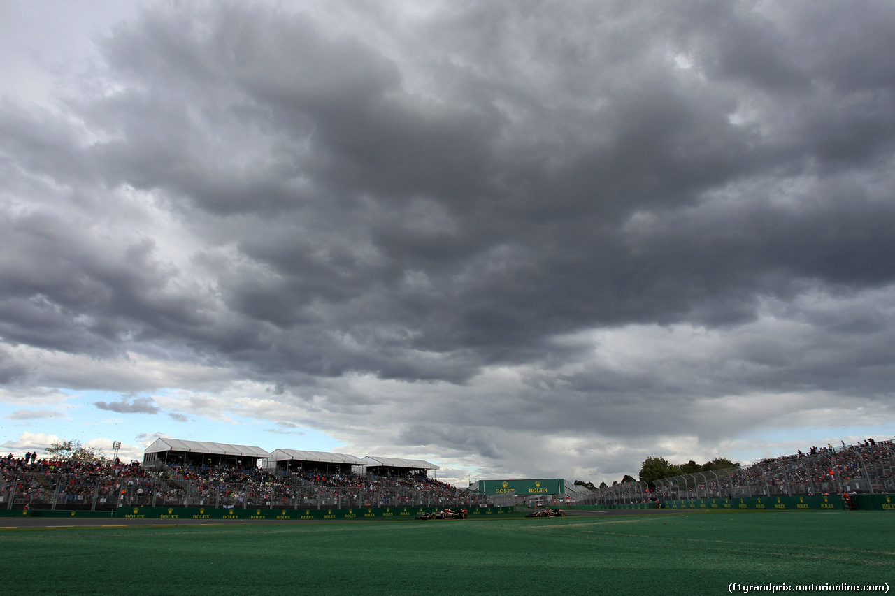 GP AUSTRALIA, 16.03.2014- Gara, Romain Grosjean (FRA) Lotus F1 Team E22 davanti a Pastor Maldonado (VEN) Lotus F1 Team E22