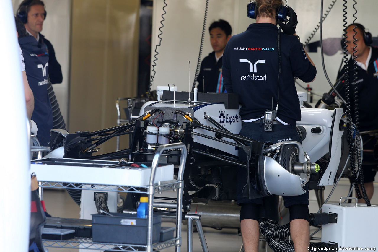GP AUSTRALIA, 13.03.2014- Mechanics Williams work on the car
