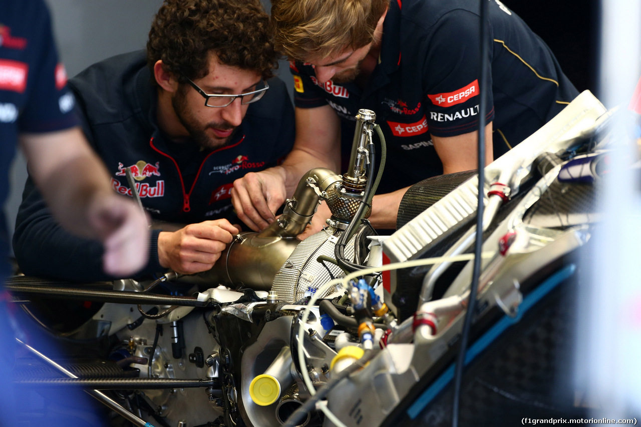 GP AUSTRALIA, 13.03.2014- Mechanics Red Bull Racing