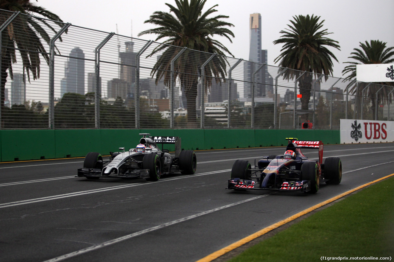 GP AUSTRALIA, 15.03.2014- Qualifiche, Jenson Button (GBR) McLaren Mercedes MP4-29 e Daniil Kvyat (RUS) Scuderia Toro Rosso STR9